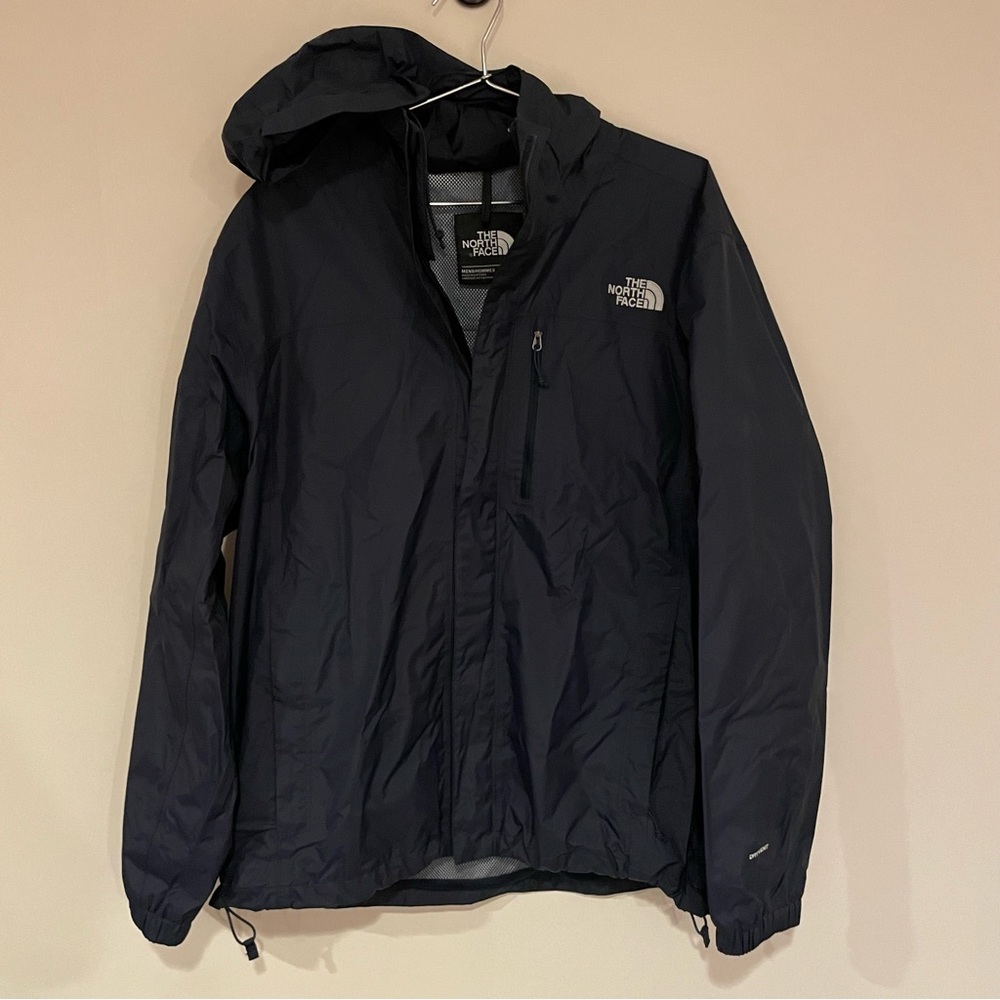 GUC The North Face Men’s Large Navy Blue Raincoat